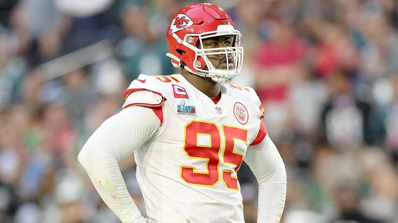 La huelga de Chris Jones aún no consigue una gran extensión de dinero para los Kansas City Chiefs